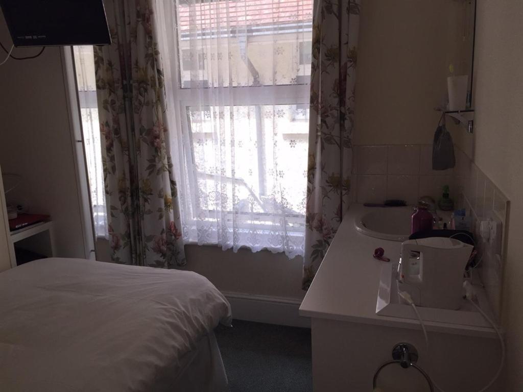 Kenmore Guest House Rustington Room photo